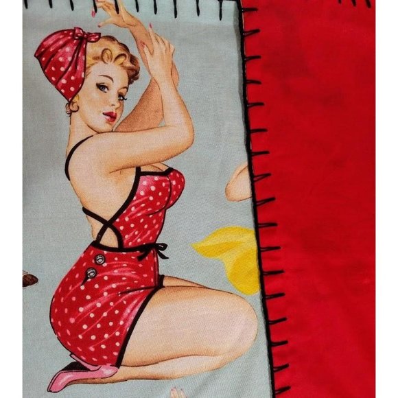 Pinup Throw - Picture 2 of 6